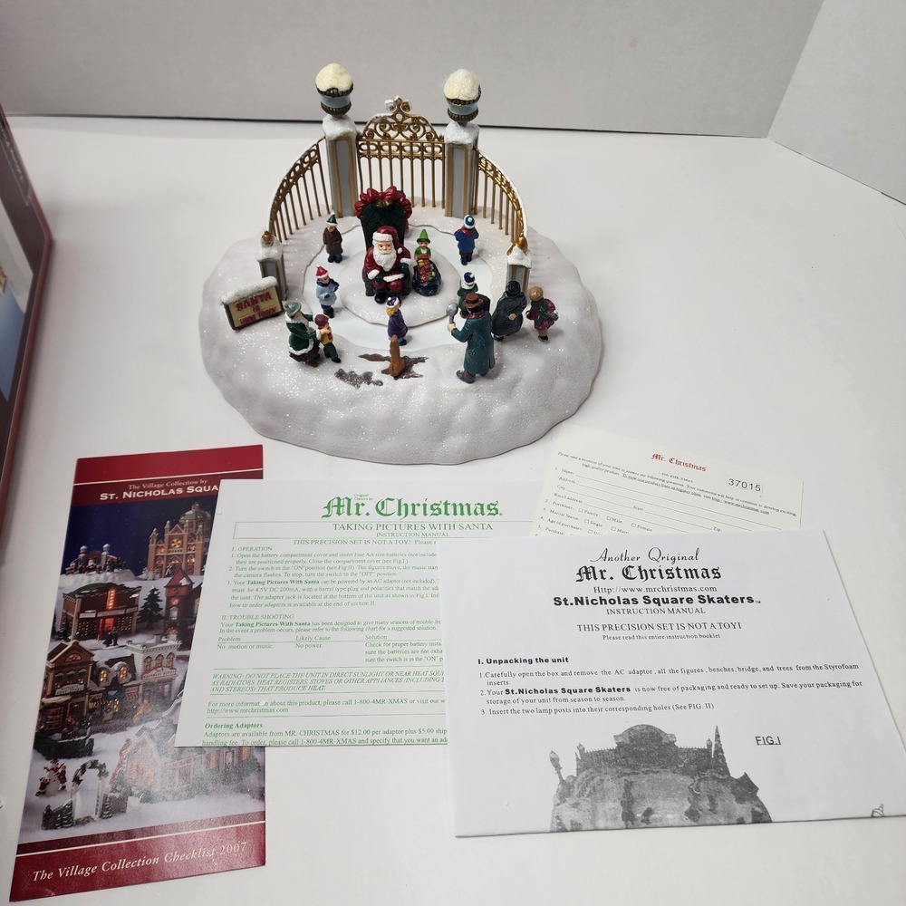 2007 St. Nicholas Square "Taking Pictures With Santa" Christmas Village Tested